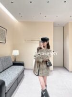 Maison Margiela MM6   2024 Autumn/Winter New Collection Lazy Brown Coarse Needle Medium to Long Loose silhouette Wool Knitted Cardigan Jacket - Image 8
