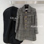 CELINE e2024 Autumn and Winter New CollectionGirl's Sensation Thousand Bird Grid Doll Collar Wool Hemp Metal Buckle Medium length Coat for Women.