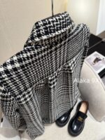 CELINE e2024 Autumn and Winter New CollectionGirl's Sensation Thousand Bird Grid Doll Collar Wool Hemp Metal Buckle Medium length Coat for Women. - Image 8