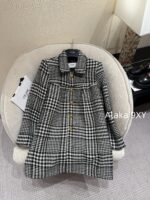 CELINE e2024 Autumn and Winter New CollectionGirl's Sensation Thousand Bird Grid Doll Collar Wool Hemp Metal Buckle Medium length Coat for Women. - Image 17