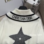 DIOR gift box packaging  D  2024 Autumn/Winter New Collection _ Heavy Industry Collar Five pointed Star Jacquard Logo Hooded Woolen SweaterWhite Rich Beauty Elegant Style