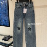 DIOR   Versatile and versatile for autumn and winter24 new musthave styles for spicy girls   High waist slimming heavy industry embroidered five pointed star logo straight leg wide leg jeans for women.