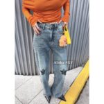 DIOR   Versatile and versatile for autumn and winter24 new musthave styles for spicy girls   High waist slimming heavy industry embroidered five pointed star logo straight leg wide leg jeans for women. - Image 7