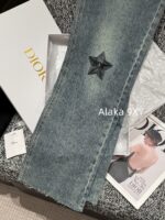 DIOR   Versatile and versatile for autumn and winter24 new musthave styles for spicy girls   High waist slimming heavy industry embroidered five pointed star logo straight leg wide leg jeans for women. - Image 15