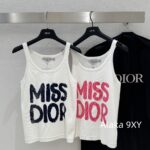 DIOR  2024 Early Autumn New Collection  Classic Adhesive Letter Logo Knitted Bottom Letter Vest for Women. Available in two colors