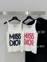 DIOR  2024 Early Autumn New Collection  Classic Adhesive Letter Logo Knitted Bottom Letter Vest for Women. Available in two colors