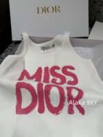 DIOR  2024 Early Autumn New Collection  Classic Adhesive Letter Logo Knitted Bottom Letter Vest for Women. Available in two colors - Image 3