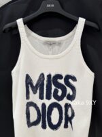 DIOR  2024 Early Autumn New Collection  Classic Adhesive Letter Logo Knitted Bottom Letter Vest for Women. Available in two colors - Image 15