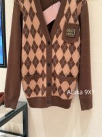 MIUMIU   24 Autumn/Winter New CollectionGirl's Sensation Academy Color blocked Grid Wool Cashmere Knitted Cardigan Loose Sweater - Image 17