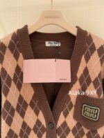 MIUMIU   24 Autumn/Winter New CollectionGirl's Sensation Academy Color blocked Grid Wool Cashmere Knitted Cardigan Loose Sweater - Image 18