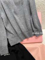 MIUMIU  A musthave high neck base sweater for autumn and winter2024 new letter logo basic versatile and super comfortable/100 sheep wool material high neck sweater - Image 3