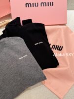 MIUMIU  A musthave high neck base sweater for autumn and winter2024 new letter logo basic versatile and super comfortable/100 sheep wool material high neck sweater - Image 5