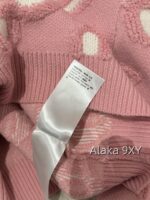 LOUIS VUITTON2024s Autumn/Winter New Collection  Wool Jacquard Clover Knitted Logo Cherry Pink Round Neck Jewel Buckle Knitted Cardigan Coat for Women. - Image 4