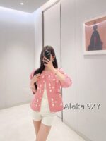 LOUIS VUITTON2024s Autumn/Winter New Collection  Wool Jacquard Clover Knitted Logo Cherry Pink Round Neck Jewel Buckle Knitted Cardigan Coat for Women. - Image 20