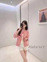 LOUIS VUITTON2024s Autumn/Winter New Collection  Wool Jacquard Clover Knitted Logo Cherry Pink Round Neck Jewel Buckle Knitted Cardigan Coat for Women. - Image 21