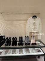 CHANEL  24K Autumn/Winter Fashion Collection  Heavy Industry Diamond Bow Large Logo Design for Women with Thick Heels and Short Boots. Imported velvet  Leather lining