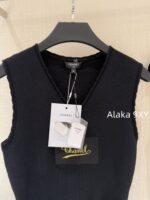 CHANEL   2024 Autumn/Winter New Collection Signature Letter Logo Wool Sleeveless Lace Knitted Tank Top for Women. Available in black and white - Image 10