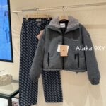 MIUMIU  24ss Autumn/Winter New Collection  Plush Collar Grey Short Edition Super Warm Suede Embroidered Logo Down Jacket for Women.
