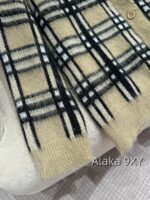 BURBERRY "American College Style" 2024 Autumn and Winter New Collection Bu  Style Classic Grid Badge 100 Wool Material Cardigan Sweater Lazy Knitted Coat for Women - Image 17