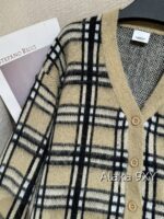 BURBERRY "American College Style" 2024 Autumn and Winter New Collection Bu  Style Classic Grid Badge 100 Wool Material Cardigan Sweater Lazy Knitted Coat for Women - Image 18