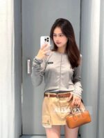 Miumiu American style "paper figure" solid color letter splicing slim fit versatile long sleeved thin bottom top for women - Image 13