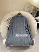 GUCCI  2024 High Version New Vneck Sweater with Versatile Color Matching without Losing Classic Aging and Fashionable Slimming Appearance - Image 10