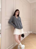 GUCCI  2024 High Version New Vneck Sweater with Versatile Color Matching without Losing Classic Aging and Fashionable Slimming Appearance - Image 17