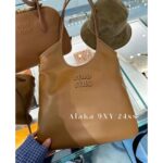miumiu   Super beautiful oneSelf kept Zhang Yuanying's 2024 SS collection tote tote shopping bag   Four colors can be selected from imported original cowhide material.