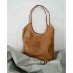 miumiu   Super beautiful oneSelf kept Zhang Yuanying's 2024 SS collection tote tote shopping bag   Four colors can be selected from imported original cowhide material. - Image 3