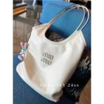 miumiu   Super beautiful oneSelf kept Zhang Yuanying's 2024 SS collection tote tote shopping bag   Four colors can be selected from imported original cowhide material. - Image 6