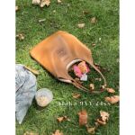 miumiu   Super beautiful oneSelf kept Zhang Yuanying's 2024 SS collection tote tote shopping bag   Four colors can be selected from imported original cowhide material. - Image 12