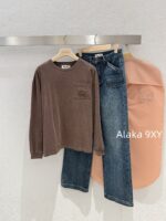 MIUMIU   Autumn/Winter Color Long Sleeve Base Tee Self CollectionMelad Color Round Neck Letter Logo Pocket Long Sleeve 100 Cotton Fabric