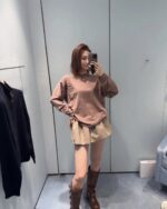 MIUMIU   Autumn/Winter Color Long Sleeve Base Tee Self CollectionMelad Color Round Neck Letter Logo Pocket Long Sleeve 100 Cotton Fabric - Image 8