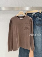 MIUMIU   Autumn/Winter Color Long Sleeve Base Tee Self CollectionMelad Color Round Neck Letter Logo Pocket Long Sleeve 100 Cotton Fabric - Image 11