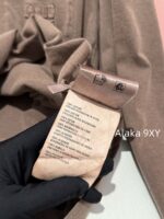 MIUMIU   Autumn/Winter Color Long Sleeve Base Tee Self CollectionMelad Color Round Neck Letter Logo Pocket Long Sleeve 100 Cotton Fabric - Image 17