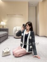 BALMAIN  2024 Early Autumn New Fashion Dress Up  Classic Black and White Striped Pocket Large Button Knitted Vneck Cardigan Coat for Women, Soft and Skin friendly, Super Comfortable - Image 8
