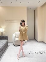 Yves Saint Laurent   2024 Early Autumn New Collection  Three Dimensional Cut Vneck Slim Wide Gemstone Buckled Woolen Suit Jacket for Women. Invincible display of temperament - Image 11