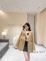 Yves Saint Laurent   2024 Early Autumn New Collection  Three Dimensional Cut Vneck Slim Wide Gemstone Buckled Woolen Suit Jacket for Women. Invincible display of temperament - Image 12
