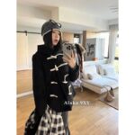 Rarelyalike, a female celebrity and internet celebrity who loves a niche trendy brand, is rare  24 horn button atmosphere button wool woolen coat customized with 100 cotton wool fabric - Image 9