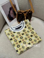 LOUIS VUITTON   2024 SS Early Autumn New Collection  Classic Lucky Grass Printed Logo Yellow Short Jacket for Women. loose coat - Image 4