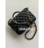 Chanel Retro Versatile and Timeless24A New Series Double Pocket Postman Bag  The unpopular series features a chain with a strong sense of design   Sheepskin - Image 10
