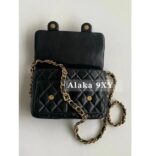 Chanel Retro Versatile and Timeless24A New Series Double Pocket Postman Bag  The unpopular series features a chain with a strong sense of design   Sheepskin - Image 12