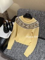 celine  24ss Autumn/Winter New Collection  Wool Jacquard "Rural Style" Chicken Yellow Color Set Triumph Sweater for Women. It's a musthave to show off your white complexion and temperament 𝑺𝑰𝒁𝑬𝑺 𝑴 𝑳𝑺 Size bust 90, sleeve length 68, length 54 𝑴, size bust 94, sleeve length 69, length 55 𝑳, size bust 98, sleeve length 70, length 56 - Image 3