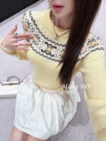 celine  24ss Autumn/Winter New Collection  Wool Jacquard "Rural Style" Chicken Yellow Color Set Triumph Sweater for Women. It's a musthave to show off your white complexion and temperament 𝑺𝑰𝒁𝑬𝑺 𝑴 𝑳𝑺 Size bust 90, sleeve length 68, length 54 𝑴, size bust 94, sleeve length 69, length 55 𝑳, size bust 98, sleeve length 70, length 56 - Image 12