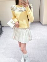 celine  24ss Autumn/Winter New Collection  Wool Jacquard "Rural Style" Chicken Yellow Color Set Triumph Sweater for Women. It's a musthave to show off your white complexion and temperament 𝑺𝑰𝒁𝑬𝑺 𝑴 𝑳𝑺 Size bust 90, sleeve length 68, length 54 𝑴, size bust 94, sleeve length 69, length 55 𝑳, size bust 98, sleeve length 70, length 56 - Image 16
