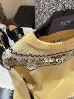 celine  24ss Autumn/Winter New Collection  Wool Jacquard "Rural Style" Chicken Yellow Color Set Triumph Sweater for Women. It's a musthave to show off your white complexion and temperament 𝑺𝑰𝒁𝑬𝑺 𝑴 𝑳𝑺 Size bust 90, sleeve length 68, length 54 𝑴, size bust 94, sleeve length 69, length 55 𝑳, size bust 98, sleeve length 70, length 56 - Image 21