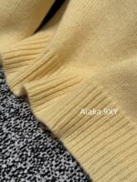 celine  24ss Autumn/Winter New Collection  Wool Jacquard "Rural Style" Chicken Yellow Color Set Triumph Sweater for Women. It's a musthave to show off your white complexion and temperament 𝑺𝑰𝒁𝑬𝑺 𝑴 𝑳𝑺 Size bust 90, sleeve length 68, length 54 𝑴, size bust 94, sleeve length 69, length 55 𝑳, size bust 98, sleeve length 70, length 56 - Image 24