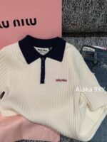 MIUMIU   American Retro Campus Dressing24 Autumn/Winter New High Quality Cashmere Fabric Embroidered Letter Logo Short Sleeve Tshirt/Vneck Knitted Tank Top Short Sleeve - Image 6