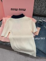 MIUMIU   American Retro Campus Dressing24 Autumn/Winter New High Quality Cashmere Fabric Embroidered Letter Logo Short Sleeve Tshirt/Vneck Knitted Tank Top Short Sleeve - Image 7