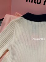 MIUMIU   American Retro Campus Dressing24 Autumn/Winter New High Quality Cashmere Fabric Embroidered Letter Logo Short Sleeve Tshirt/Vneck Knitted Tank Top Short Sleeve - Image 8